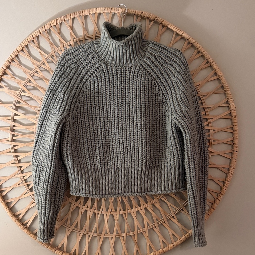 H&M Ribbed Gray Turtleneck Sweater